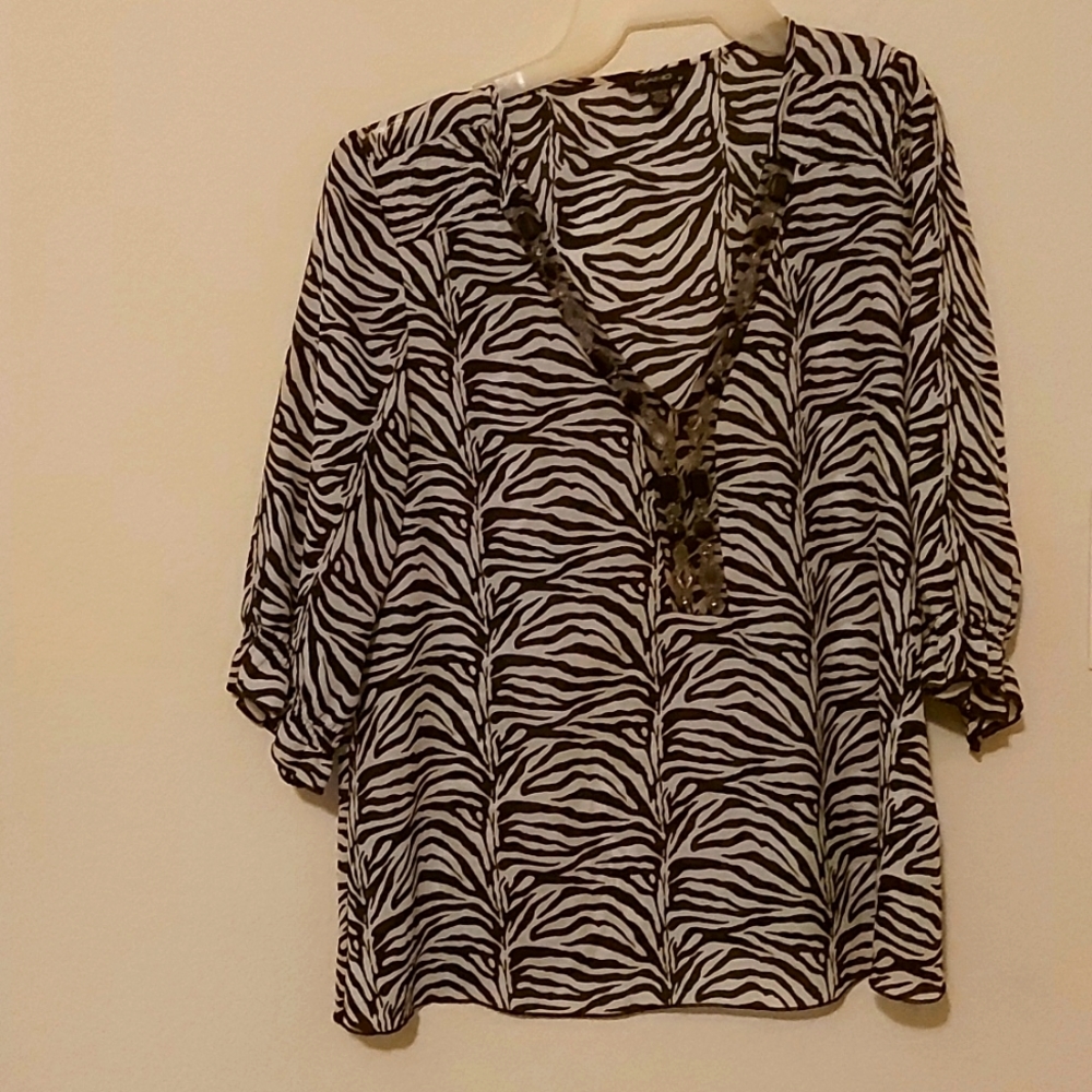 Women's black and white print top size M